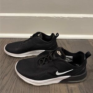 Nike Women’s Air Max Motion 2